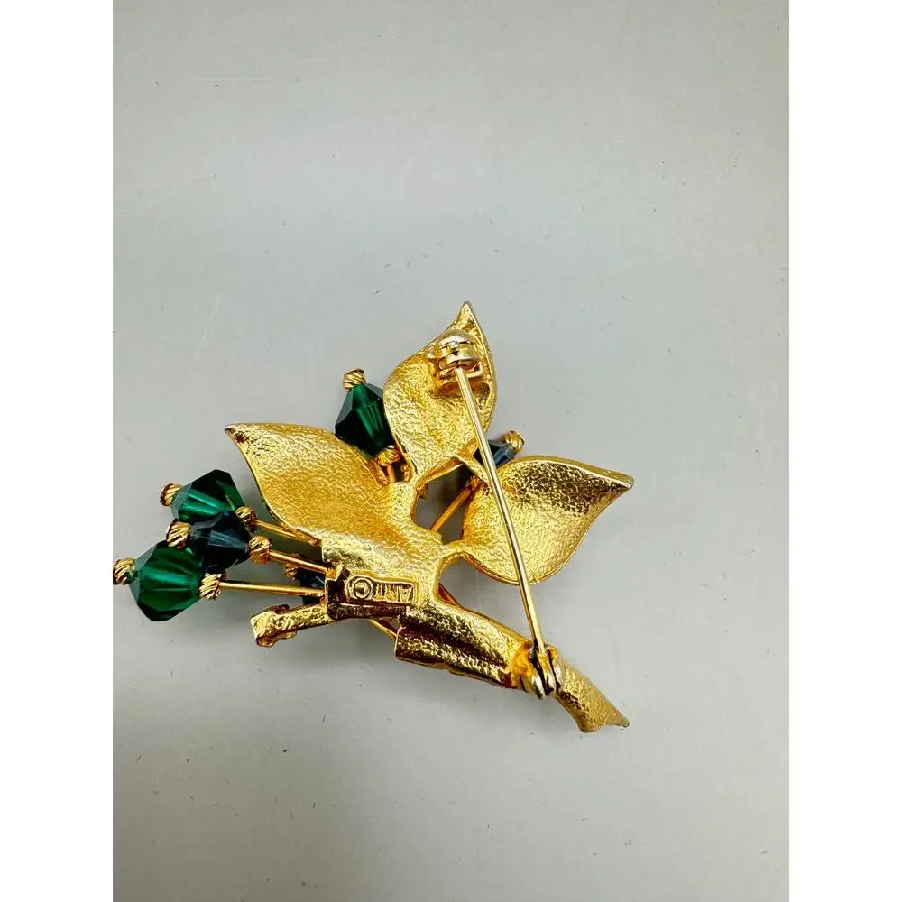 Vintage ART Emerald Color Crystal Gold Tone Floral Brooch